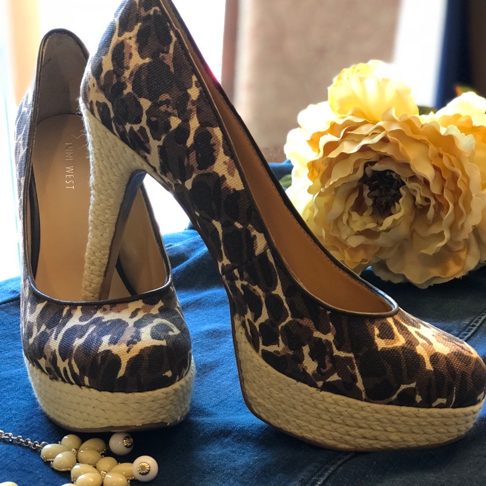 Nine West leopard print platform pump sz 8